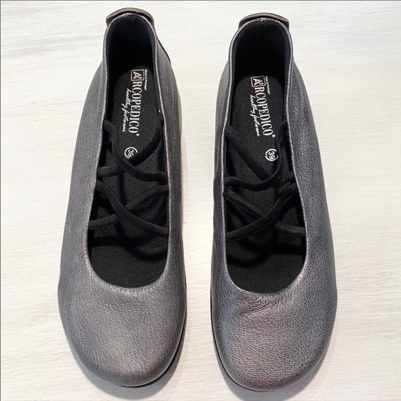 A’rcopedico Metallic Flats - Picture 2 of 8